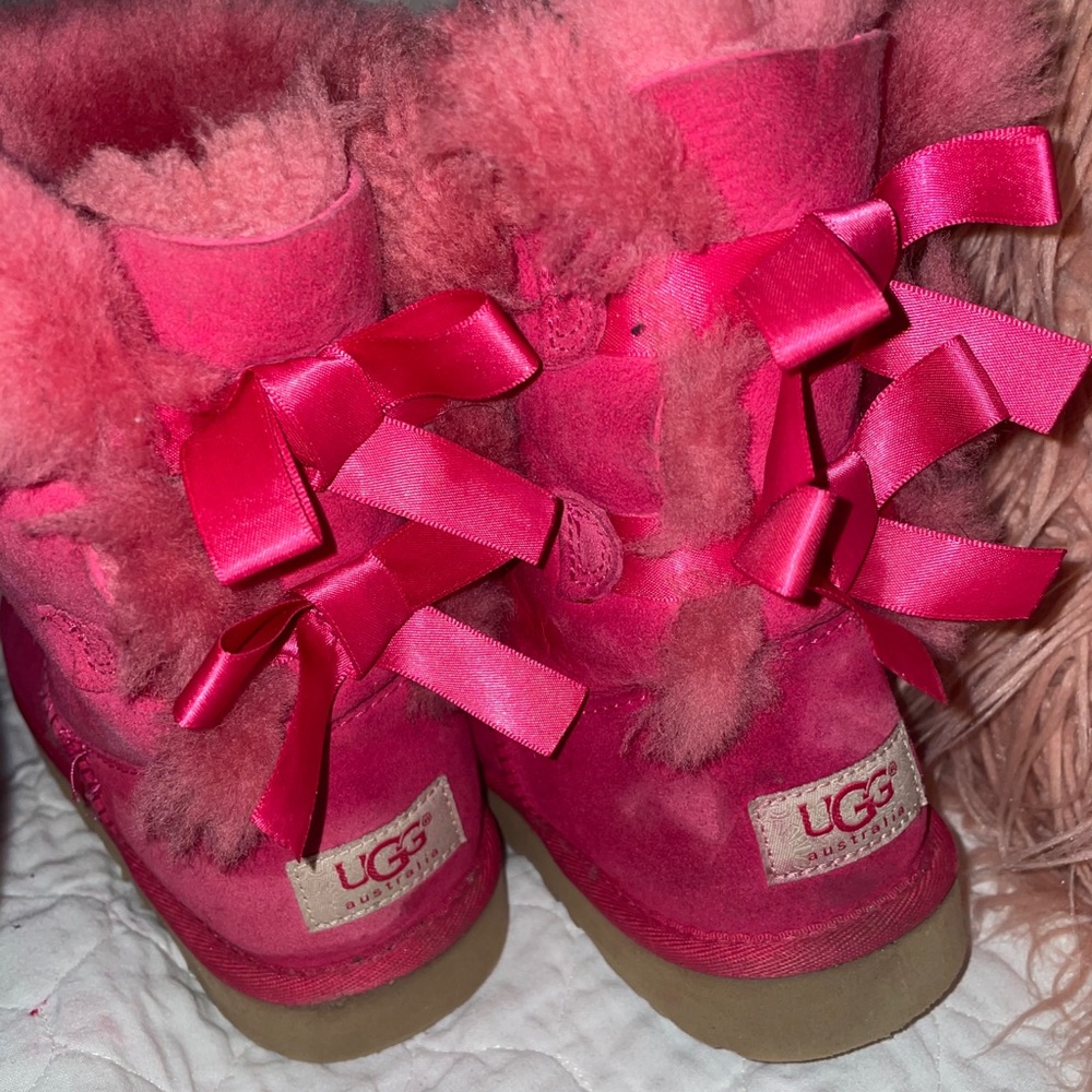 Pink bow uggs
